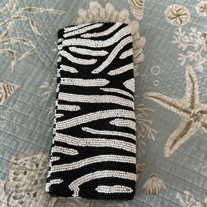 Black and white seed beaded evening clutch snaps closed perfect condition NWOT